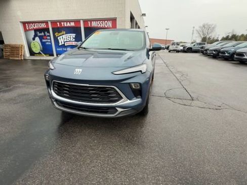 Certified 2024 Buick Encore GX Preferred w/ Comfort Package AWD/4WD image 3