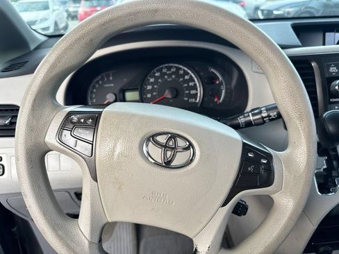 Used 2014 Toyota Sienna LE FWD image 6