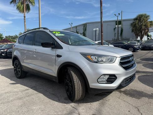 Used 2019 Ford Escape SE FWD image 3