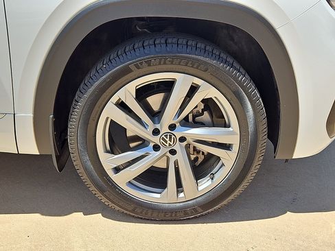 Used 2020 Volkswagen Atlas Cross Sport SEL R-Line w/ Cross Sport MDO Package FWD image 5