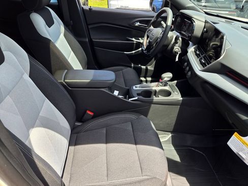 New 2026 Chevrolet Trax RS w/ Sunroof Package FWD image 3