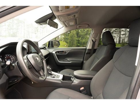 Used 2022 Toyota RAV4 LE image 11
