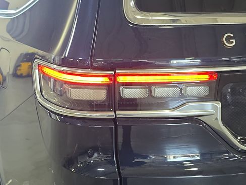 Used 2024 Jeep Grand Wagoneer L Series III image 33