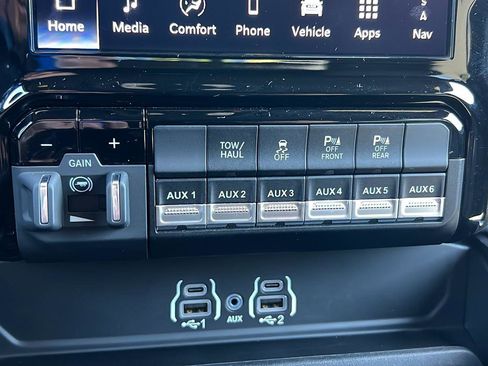 Used 2025 RAM 2500 Big Horn AWD/4WD image 26