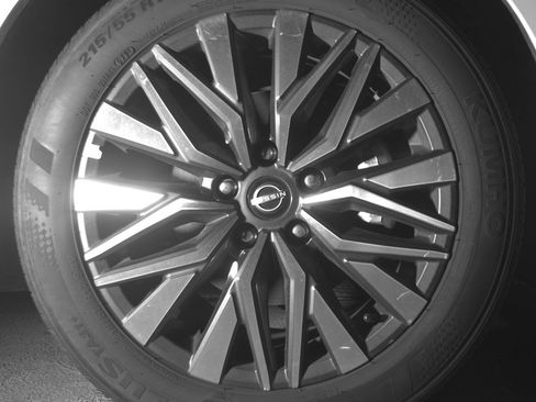 Used 2025 Nissan Altima 2.5 SV image 13