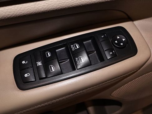 Used 2013 Jeep Grand Cherokee Limited w/ Trailer Tow Group image 11