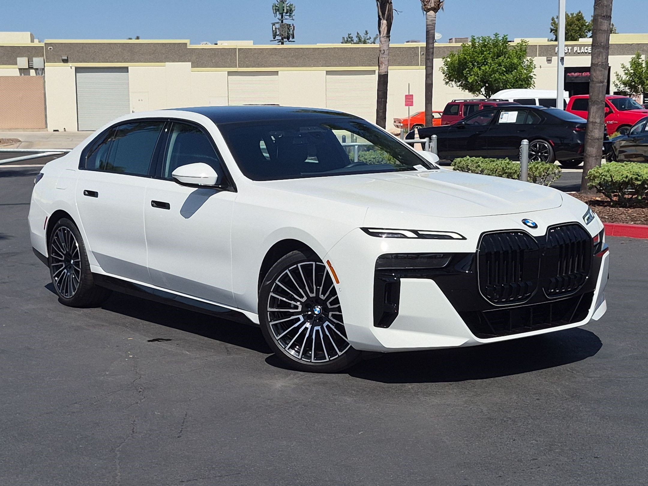 Used 2025 BMW 760i xDrive AWD/4WD image 2