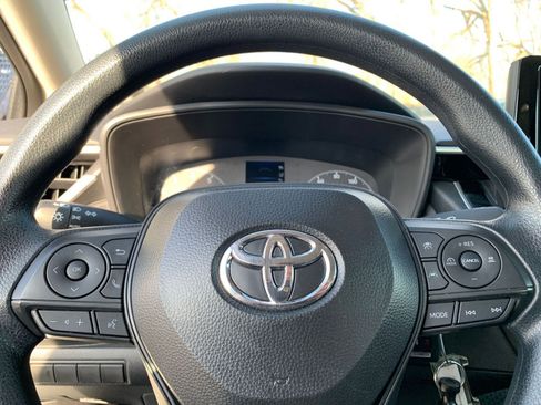 Used 2025 Toyota Corolla LE image 25