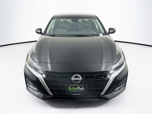 Used 2025 Nissan Altima 2.5 SV FWD image 2