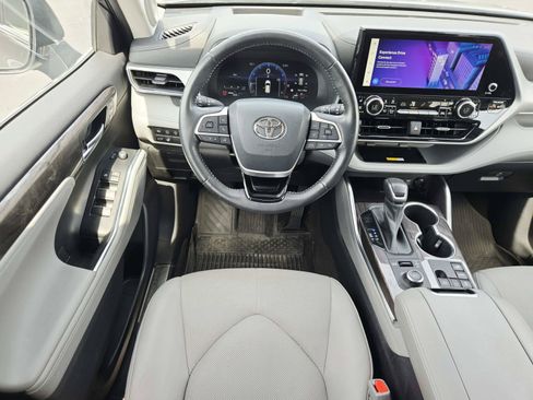 Used 2023 Toyota Highlander Platinum AWD/4WD image 12