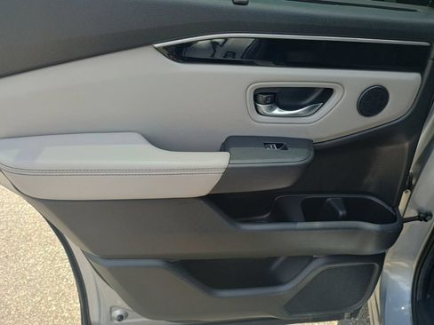 Used 2024 Honda Pilot Touring image 15