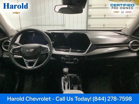 Certified 2025 Chevrolet Trax ACTIV FWD image 13