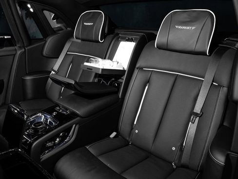 Used 2026 Rolls-Royce Phantom Sedan RWD image 32