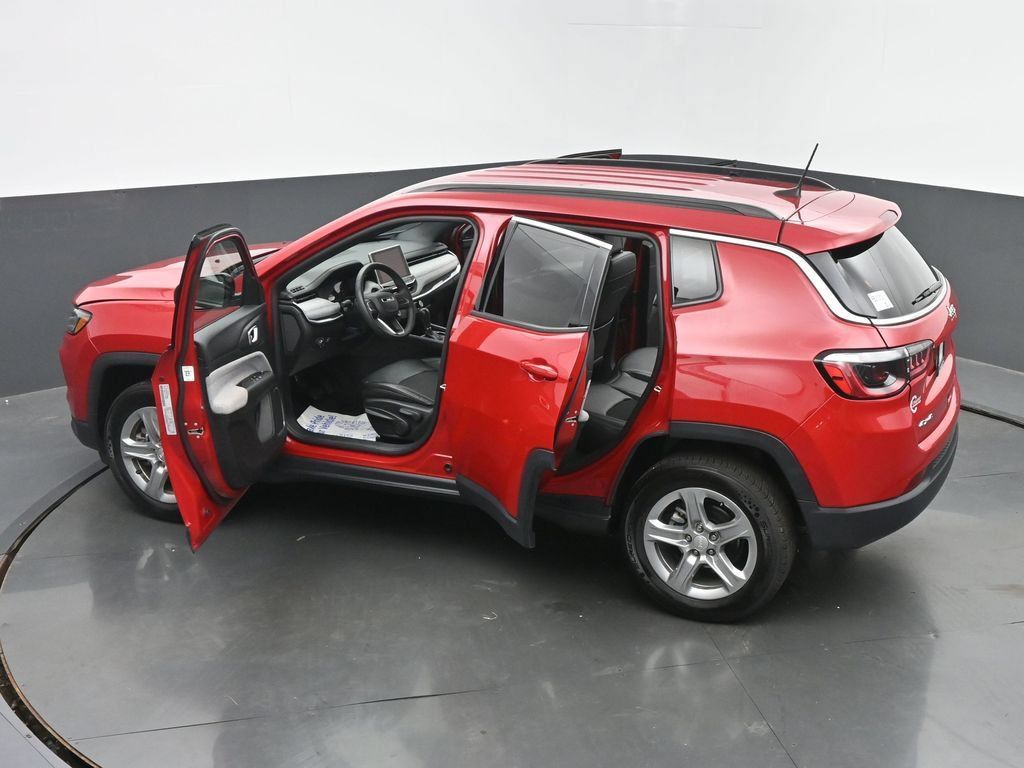 Used 2024 Jeep Compass Latitude AWD/4WD image 67