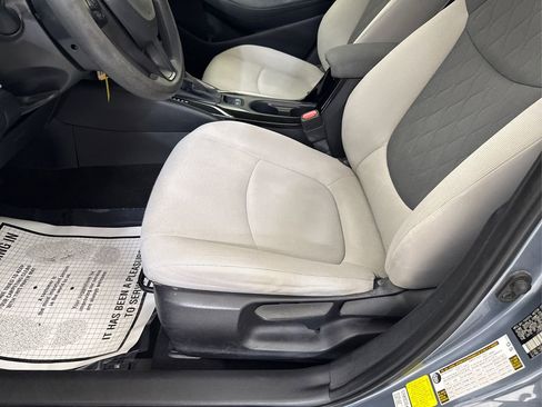 Used 2020 Toyota Corolla LE image 40