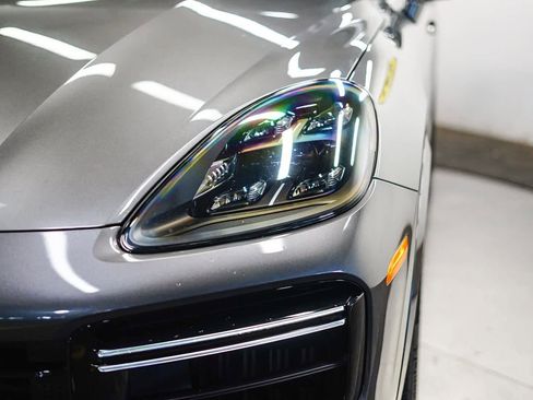 Used 2022 Porsche Cayenne Turbo image 7