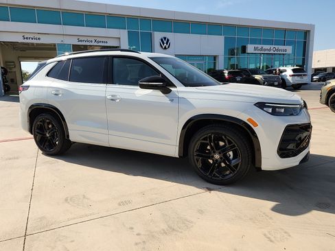 New 2026 Volkswagen Tiguan SE R-Line FWD image 6