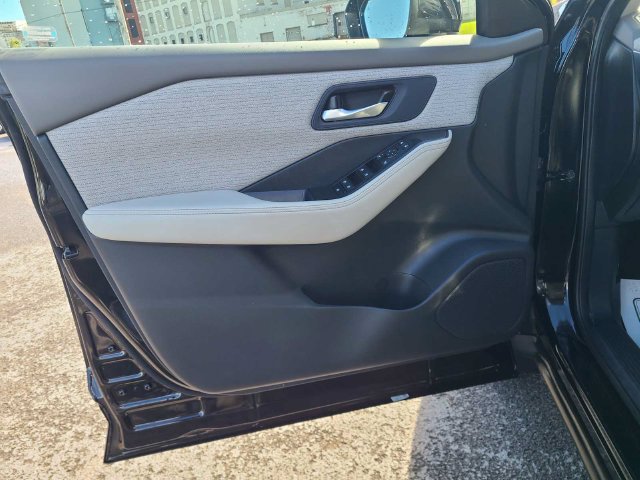 Used 2023 Nissan Rogue SV AWD/4WD image 16