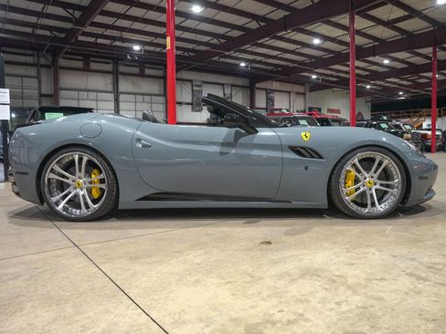 Used 2010 Ferrari California image 10