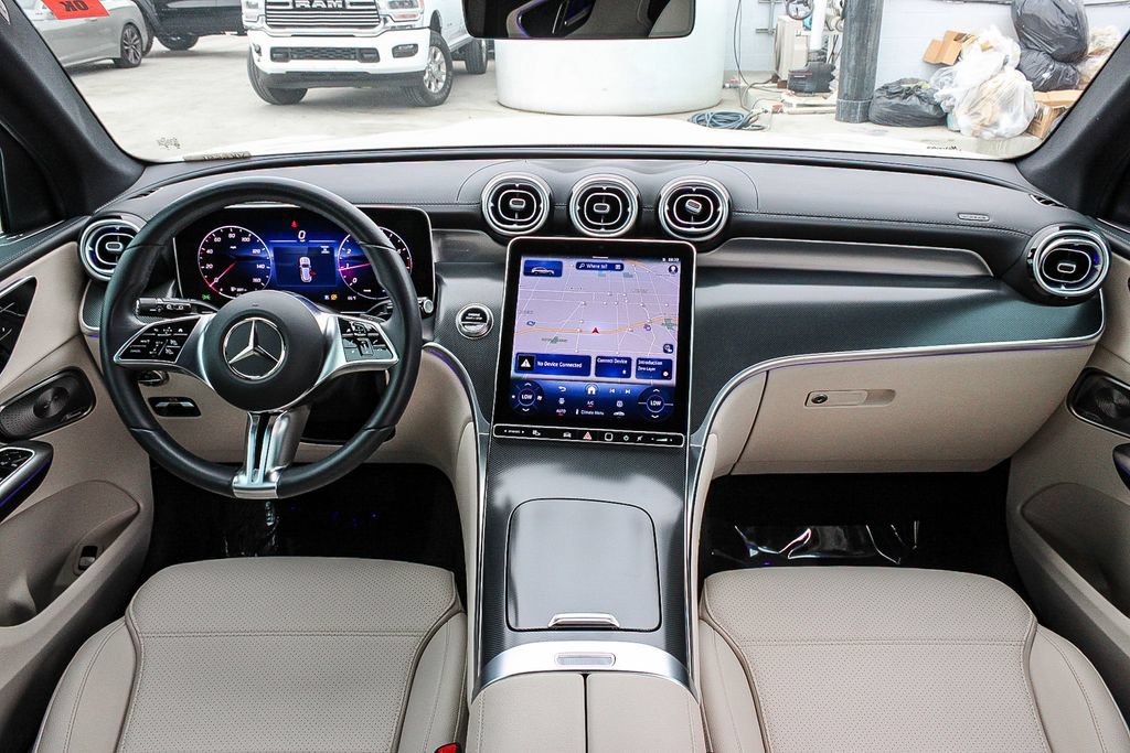Used 2025 Mercedes-Benz GLC 300 4MATIC image 13