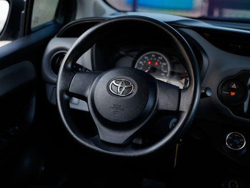 Used 2016 Toyota Yaris L image 31