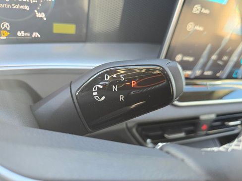 New 2026 Volkswagen Tiguan SE AWD/4WD image 32