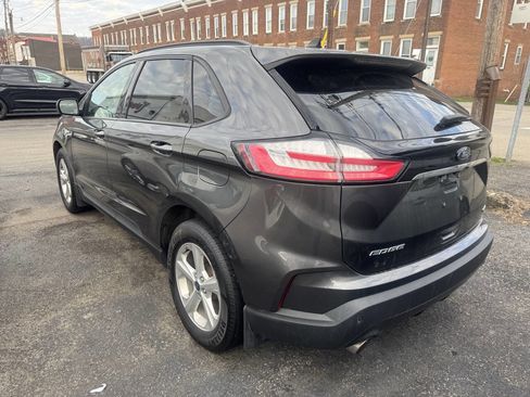 Used 2020 Ford Edge SE image 2