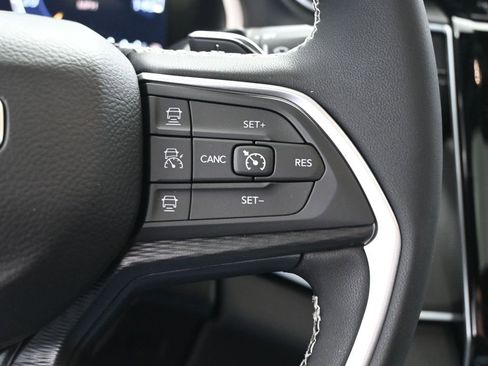 New 2025 Jeep Grand Cherokee L Altitude image 35