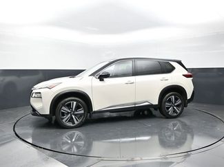 Used 2023 Nissan Rogue SL FWD video 3