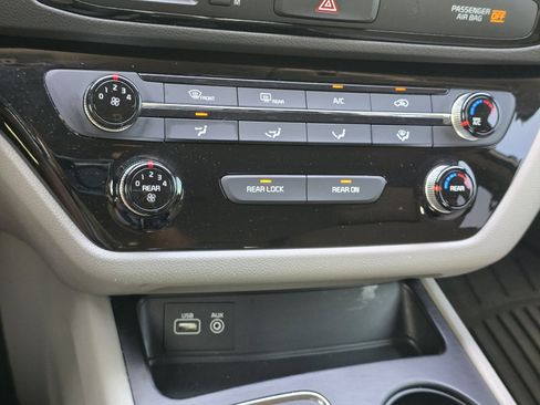 Used 2018 Kia Sedona L FWD image 21