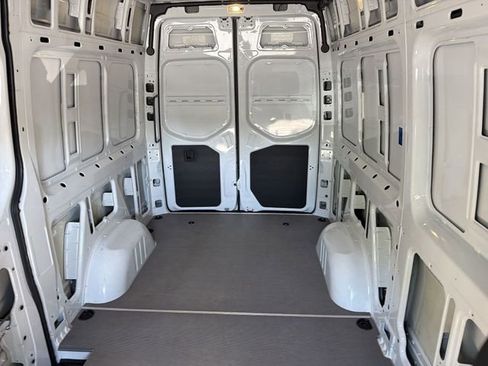 Used 2025 Mercedes-Benz Sprinter 2500 image 18