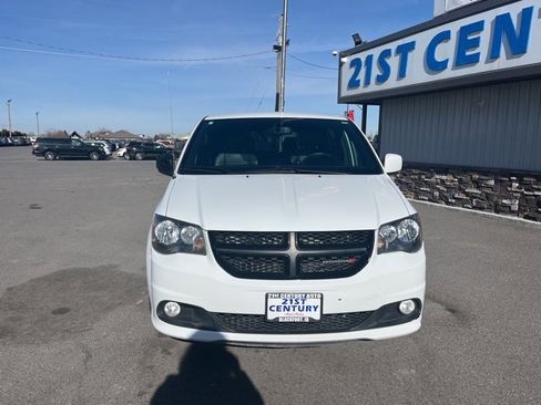 Used 2014 Dodge Grand Caravan SXT image 3
