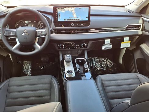 Used 2026 Mitsubishi Outlander AWD image 11