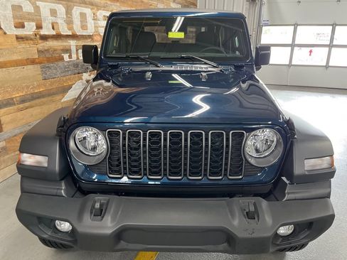 Used 2025 Jeep Wrangler Sport AWD/4WD image 8