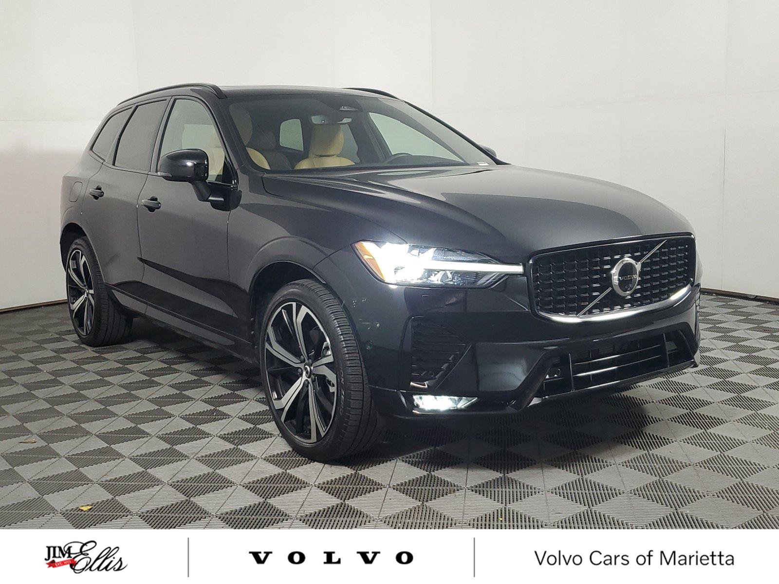Used 2025 Volvo XC60 B5 Ultra w/ Protection Package Premier AWD/4WD image 1