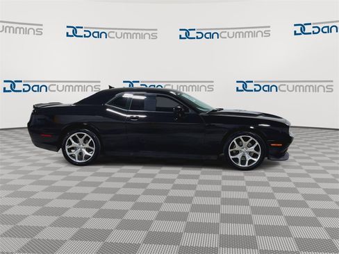 Used 2015 Dodge Challenger SXT Plus image 9
