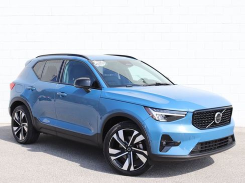 Used 2023 Volvo XC40 B5 Ultimate w/ Protection Package Premier image 1