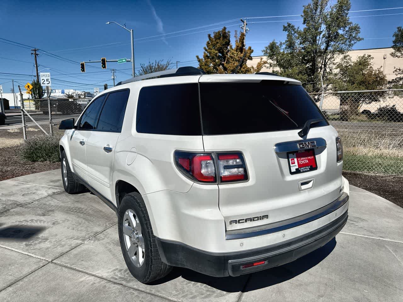 Used 2015 GMC Acadia SLE AWD/4WD image 5