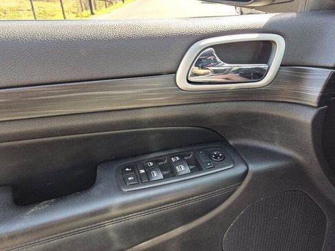 Used 2019 Jeep Grand Cherokee Altitude image 26