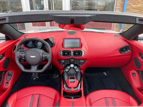 Used 2021 Aston Martin V8 Vantage Roadster image 32