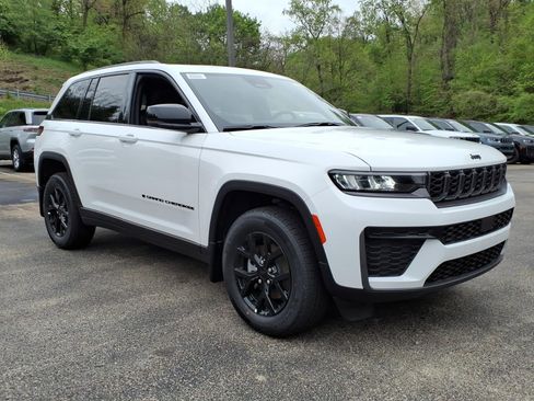New 2026 Jeep Grand Cherokee Altitude AWD/4WD image 4