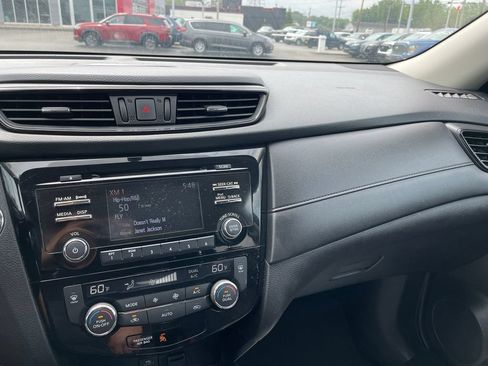 Used 2017 Nissan Rogue SV AWD/4WD image 22