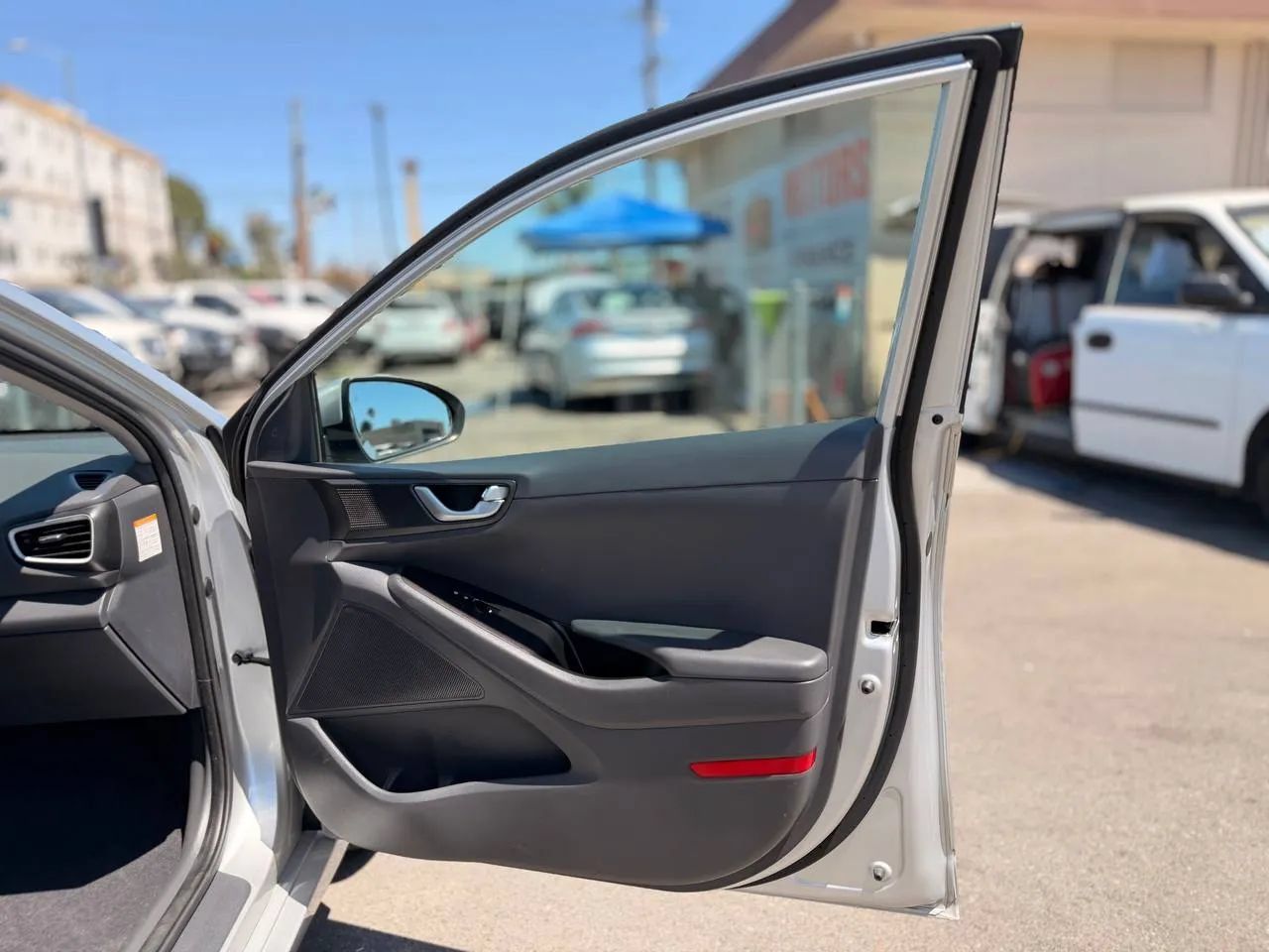 Used 2019 Hyundai Ioniq Electric FWD image 36