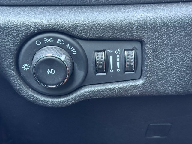 Certified 2024 Chrysler Pacifica Limited FWD image 23