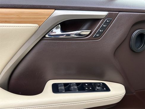 Used 2020 Lexus RX 350L Premium w/ Premium Package image 11