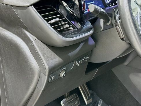 Used 2022 Buick Envision Essence w/ Technology Package I image 10