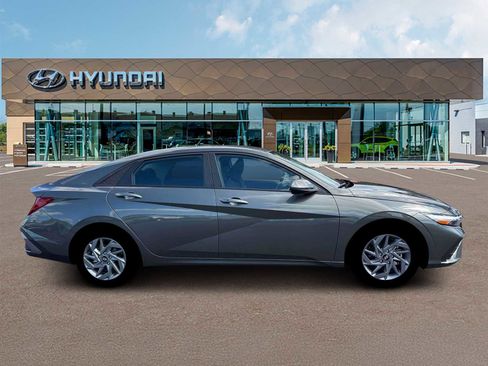 New 2026 Hyundai Elantra Blue FWD image 9