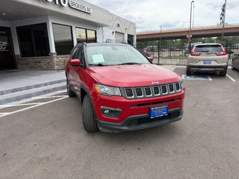 Used 2018 Jeep Compass Latitude w/ Popular Equipment Group AWD/4WD image 17