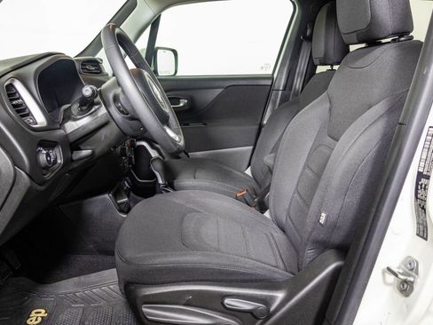 Used 2019 Jeep Renegade Latitude FWD image 20