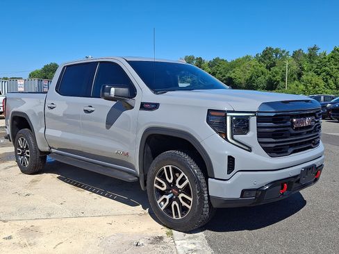 Used 2024 GMC Sierra 1500 AT4 w/ Technology Package AWD/4WD image 1